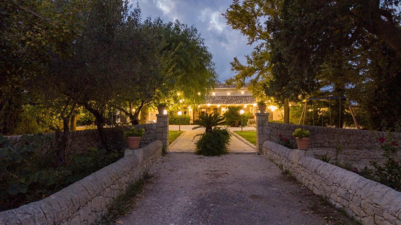 Casale Della Contea Hostal Módica Exterior foto